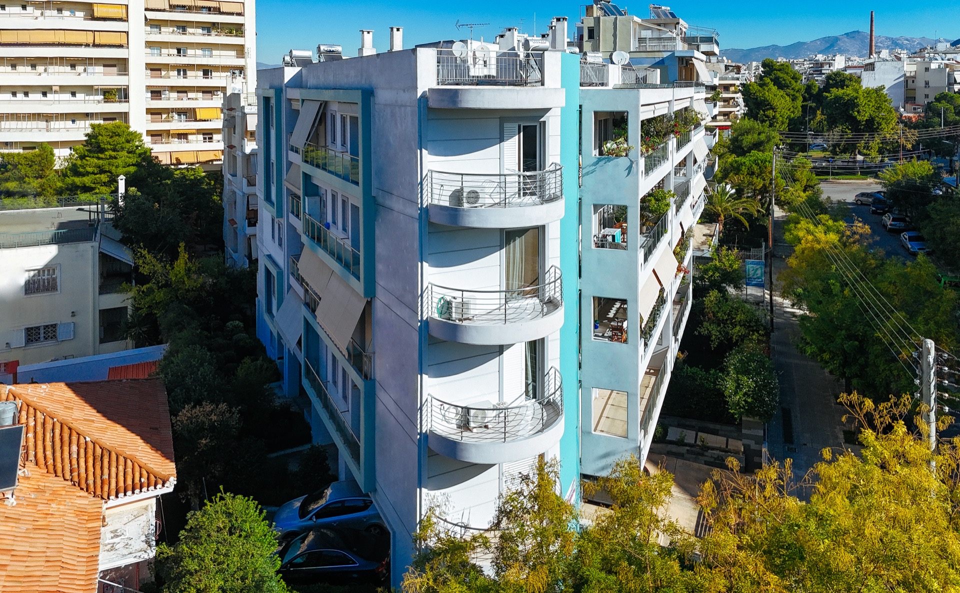 Η οικοδομή Χαλεπά 1 — αεροφωτογραφία του κτιρίου και της γύρω περιοχής στην Κυπριάδου.